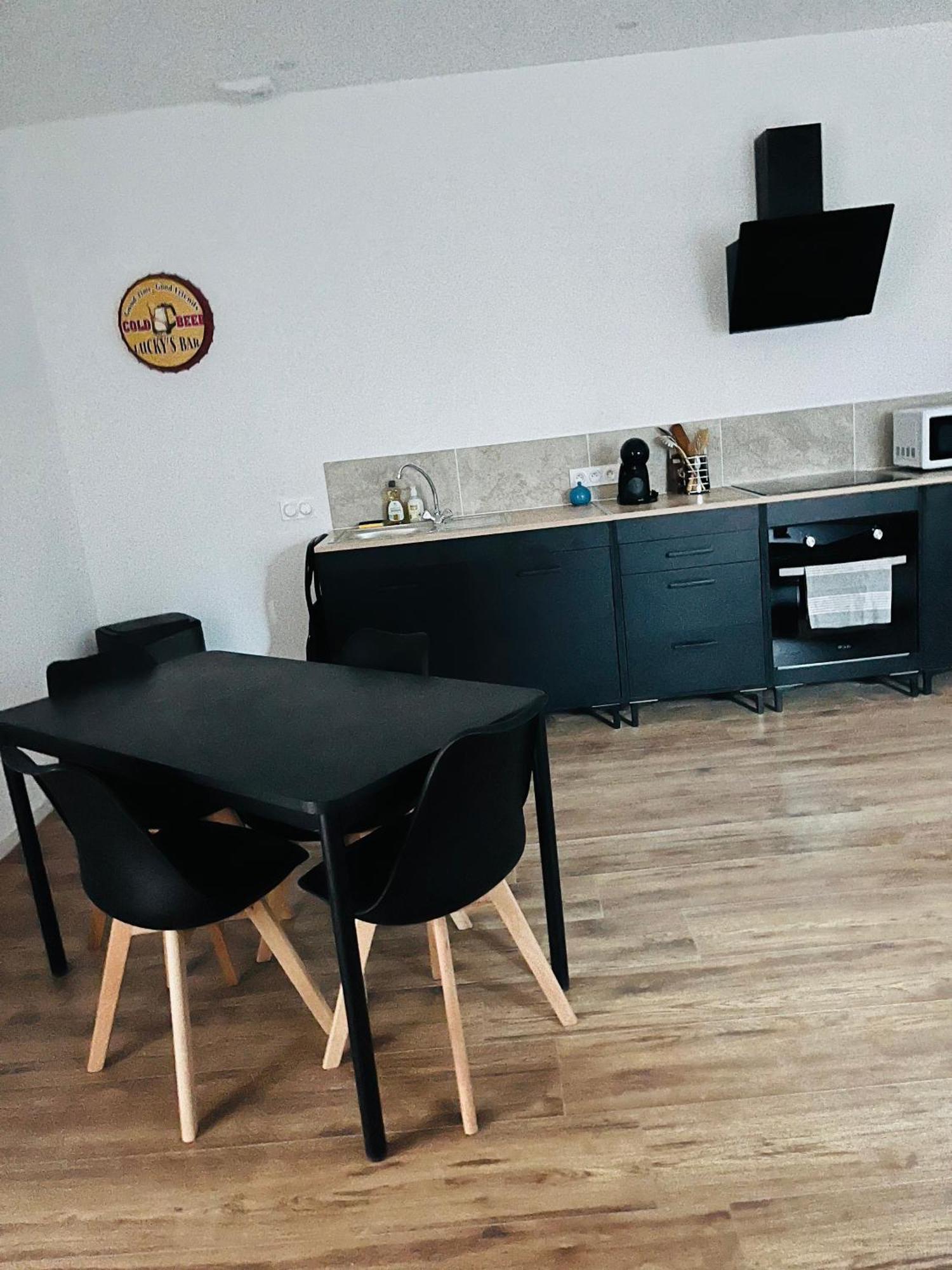 Logements 6 Pers A 15 Minutes D Angers Corné エクステリア 写真